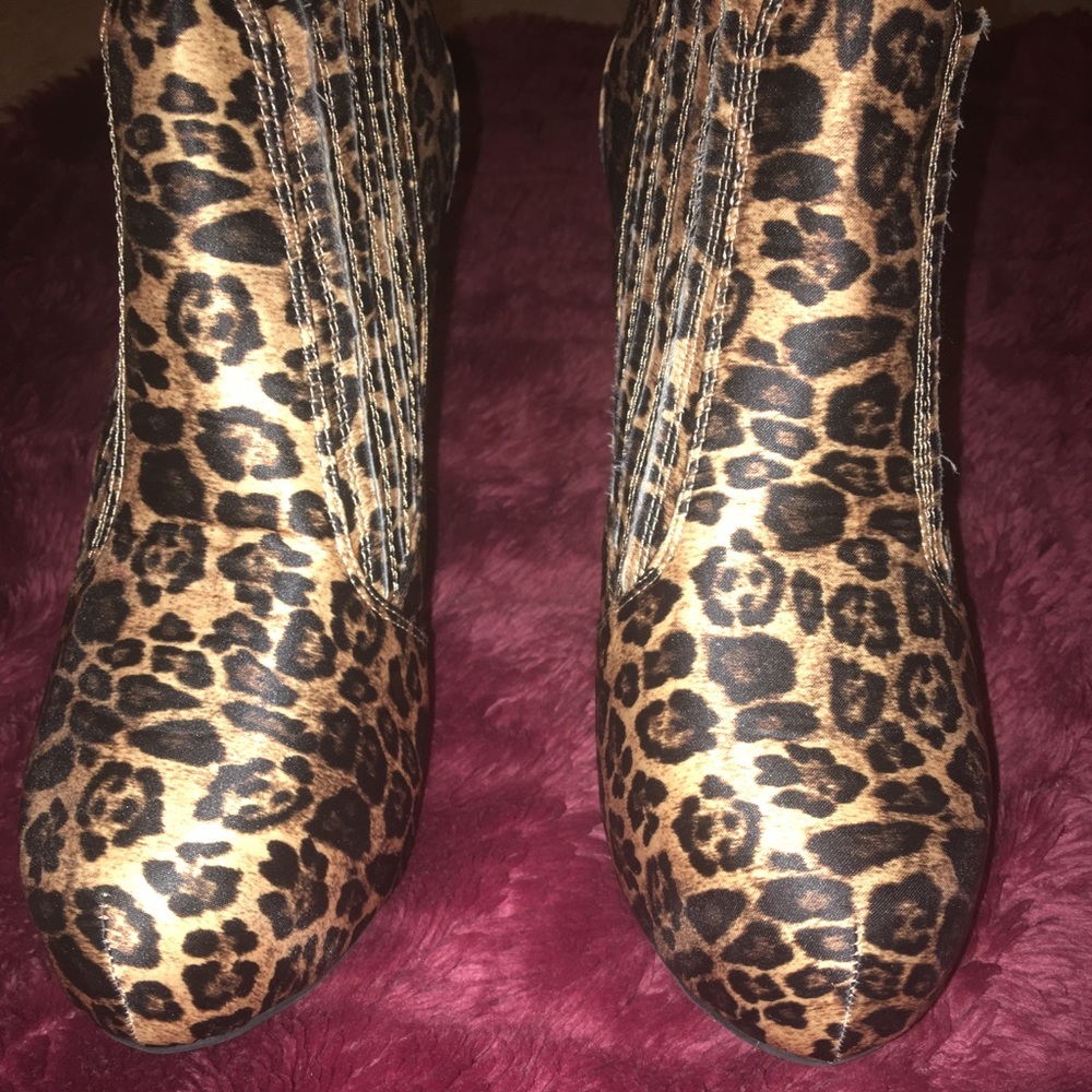 Cheetah wedge heels 👠